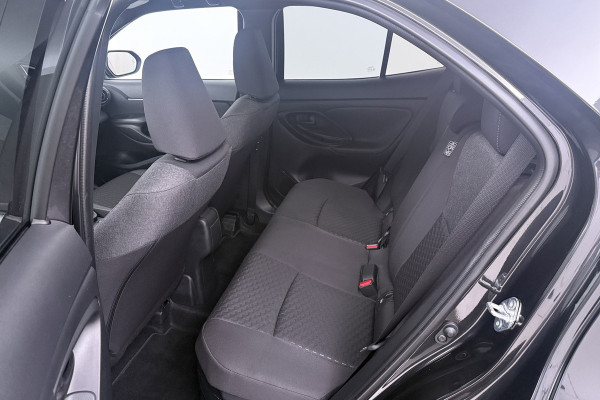 Toyota Yaris Cross 1.5 Hybrid 115 Dynamic (STOELVERWARMING, STUURVERWARMING, CAMERA, ADAPTIEVE CRUISE CONTROL, PARKEERSENSOREN)