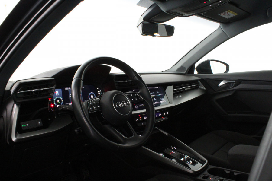 Audi A3 Sportback 40 TFSI e Edition > Plug-in hybride/Manhattangrijs/All season banden/12 maanden garantie