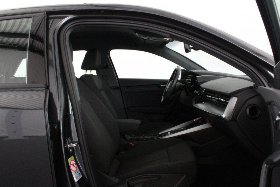 Audi A3 Sportback 40 TFSI e Edition > Plug-in hybride/Manhattangrijs/All season banden/12 maanden garantie