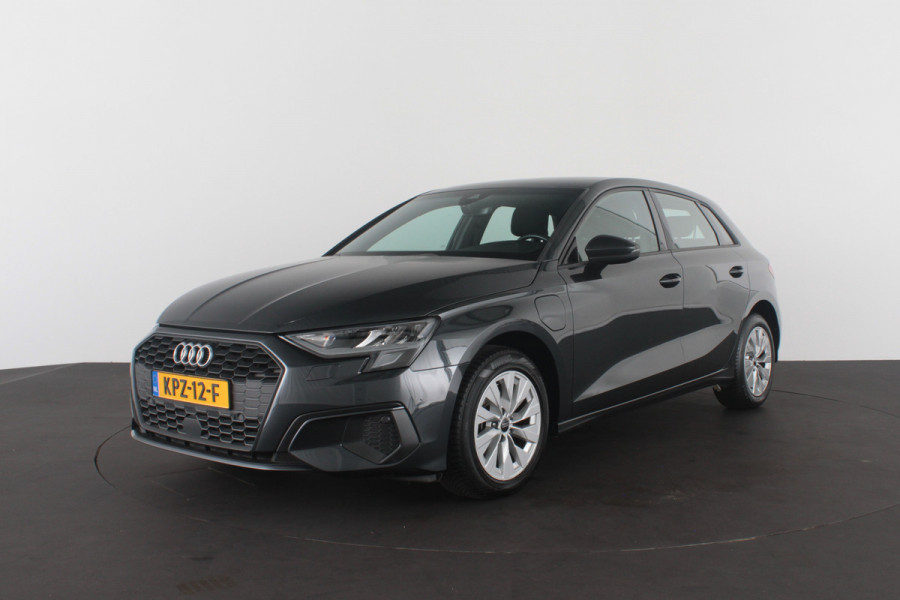 Audi A3 Sportback 40 TFSI e Edition > Plug-in hybride/Manhattangrijs/All season banden/12 maanden garantie