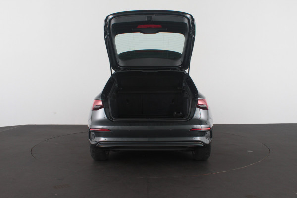 Audi A3 Sportback 40 TFSI e Edition > Plug-in hybride/Manhattangrijs/All season banden/12 maanden garantie