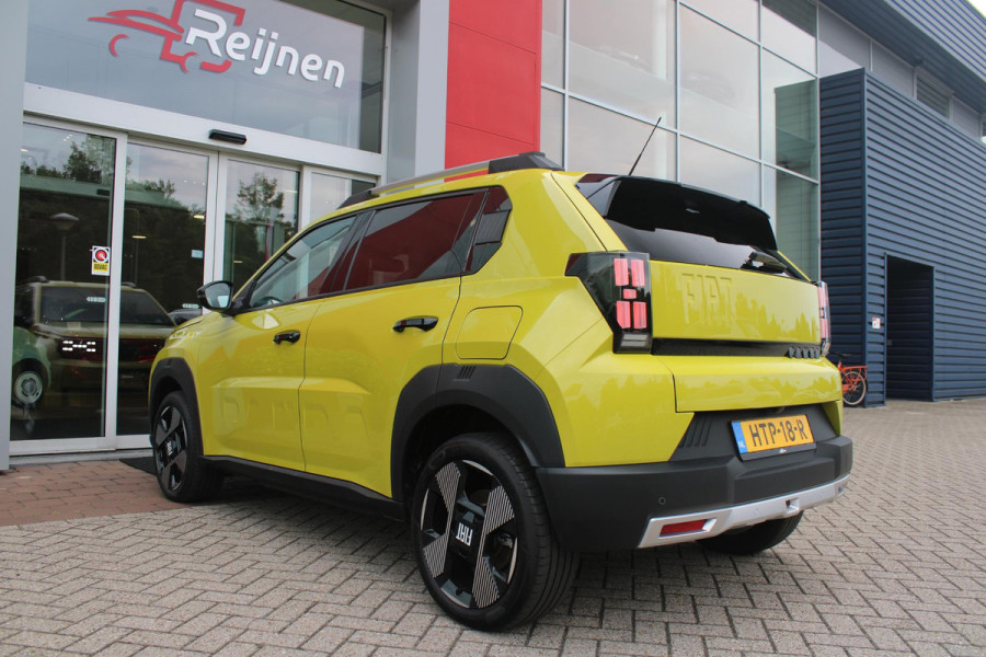 Fiat Grande Panda LA PRIMA 113PK 11 kW 44 kWh | WINTERPACK: STOEL/STUUR/VOORRUIT VERWARMING | DRAADLOZE APPLE CARPLAY/ANDROID AUTO | NAVIGATIE | ACHTERUITRIJCAMERA | PARKEERSENSOREN VOOR + ACHTER | DRAADLOZE TELEFOONLADER | LED KOPLAMPEN | CLIMATE CONTROL | 3-FASE | 17" LICHTMETALEN VELGEN | PRIVACY GLASS | ACHTERSPOILER |