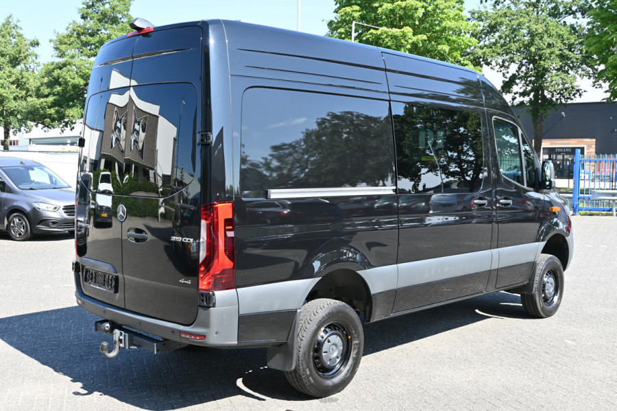 Mercedes-Benz Sprinter 319 CDI 4x4 L2H2 AWD Draaistoelen, 360 Graden camera, LED, Standkachel
