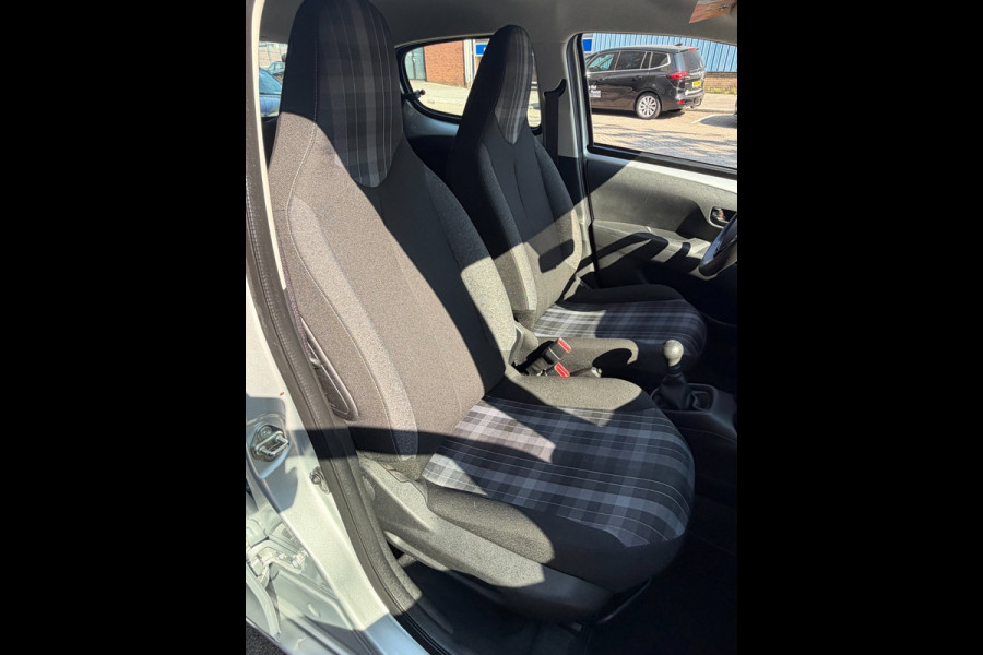 Peugeot 108 1.0 e-VTi Active - 25.000 km - 5Drs I Airco I LED / Xenon I Comfort pakket I Dealer onderhouden