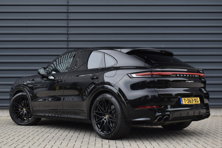 Porsche Cayenne Coupé 3.0 E-Hybrid Sport Design Carbon | Pano | Bijrijdersdisplay | ACC | Bose | 18-voudig Stoelen | 22'' Wielen |