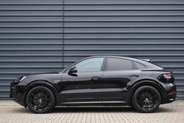 Porsche Cayenne Coupé 3.0 E-Hybrid Sport Design Carbon | Pano | Bijrijdersdisplay | ACC | Bose | 18-voudig Stoelen | 22'' Wielen |