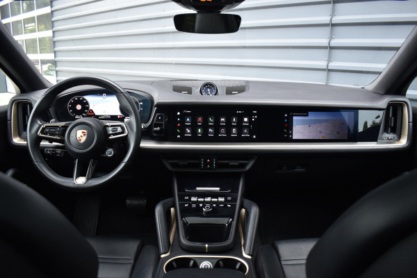 Porsche Cayenne Coupé 3.0 E-Hybrid Sport Design Carbon | Pano | Bijrijdersdisplay | ACC | Bose | 18-voudig Stoelen | 22'' Wielen |