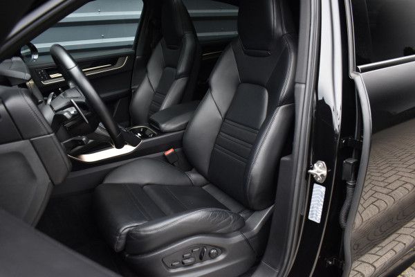 Porsche Cayenne Coupé 3.0 E-Hybrid Sport Design Carbon | Pano | Bijrijdersdisplay | ACC | Bose | 18-voudig Stoelen | 22'' Wielen |