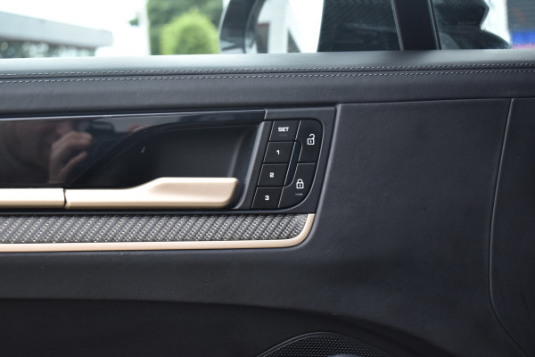 Porsche Cayenne Coupé 3.0 E-Hybrid Sport Design Carbon | Pano | Bijrijdersdisplay | ACC | Bose | 18-voudig Stoelen | 22'' Wielen |