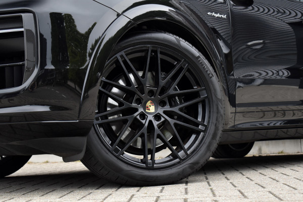 Porsche Cayenne Coupé 3.0 E-Hybrid Sport Design Carbon | Pano | Bijrijdersdisplay | ACC | Bose | 18-voudig Stoelen | 22'' Wielen |