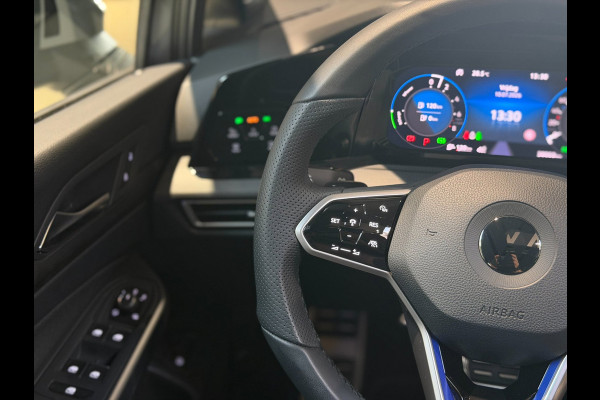 Volkswagen Golf 1.4 eHybrid GTE|Pano|Keyless|Matrix|HUD|Sfeer|