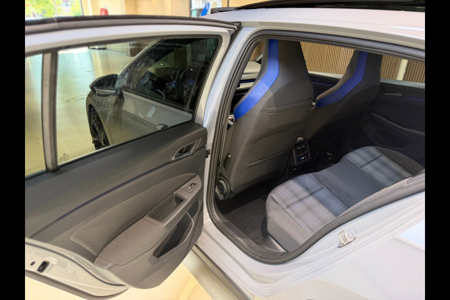 Volkswagen Golf 1.4 eHybrid GTE|Pano|Keyless|Matrix|HUD|Sfeer|