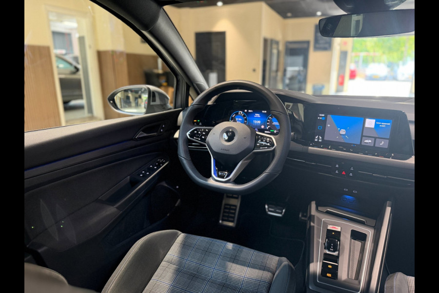 Volkswagen Golf 1.4 eHybrid GTE|Pano|Keyless|Matrix|HUD|Sfeer|