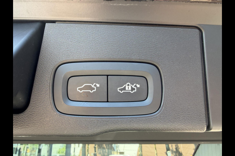 Volvo XC60 2.0 Recharge T6 AWD R-Design 35.000KM! | VOLLEDIG VOLVO DEALER ONDERHOUDEN| HARMAND KARDON| MEMORY STOEL| ELEKTRISCHE ACHTERKLEP| STOELVENTILATIE| PANO| NAPPALEER|