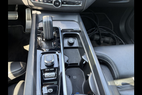 Volvo XC60 2.0 Recharge T6 AWD R-Design 35.000KM! | VOLLEDIG VOLVO DEALER ONDERHOUDEN| HARMAND KARDON| MEMORY STOEL| ELEKTRISCHE ACHTERKLEP| STOELVENTILATIE| PANO| NAPPALEER|