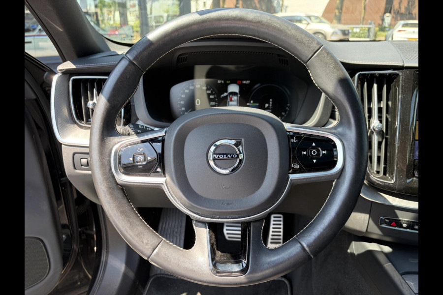 Volvo XC60 2.0 Recharge T6 AWD R-Design 35.000KM! | VOLLEDIG VOLVO DEALER ONDERHOUDEN| HARMAND KARDON| MEMORY STOEL| ELEKTRISCHE ACHTERKLEP| STOELVENTILATIE| PANO| NAPPALEER|