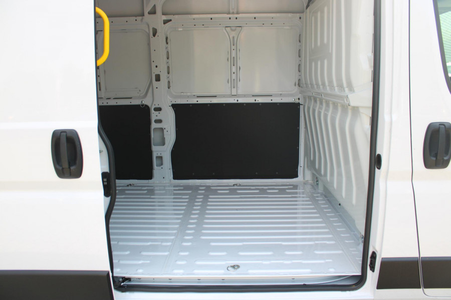 Fiat Ducato 33 2.2 MultiJet 140PK L3H2 | NIEUWE BUS! BPM VRIJ! | ACHTERUITRIJ CAMERA | APPLE CARPLAY/ANDROID AUTO | 3-ZITS | CRUISE CONTROL | CLIMATE CONTROL | DAB+ RADIO | DIGITALE COCKPIT |