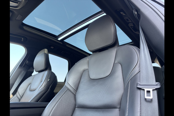 Volvo XC60 2.0 T6 Plug-in hybrid AWD Ultra Black Edition Long Range | Zwenkbare trekhaak | Panorama dak | Stoelverkoeling+Massage | Blis | Memory |