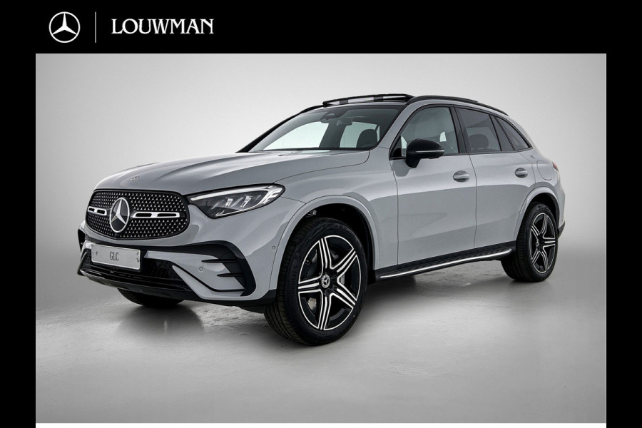 Mercedes-Benz GLC 300e 4MATIC Business Solution AMG | Advanced plus | Nightpakket | Parkeerpakket | Trekhaak | Treeplanken in aluminiumlook | Middenconsole metaalstructuur | Panoramaschuifdak | 20 inch vijfspaaks lichtmetalen AMG-velgen |