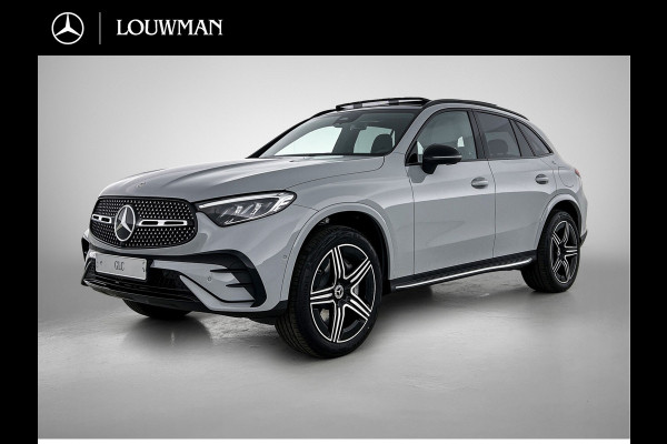 Mercedes-Benz GLC 300e 4MATIC Business Solution AMG | Advanced plus | Nightpakket | Parkeerpakket | Trekhaak | Treeplanken in aluminiumlook | Middenconsole metaalstructuur | Panoramaschuifdak | 20 inch vijfspaaks lichtmetalen AMG-velgen |