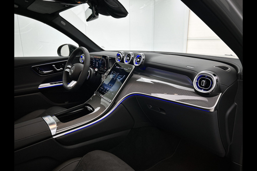 Mercedes-Benz GLC 300e 4MATIC Business Solution AMG | Advanced plus | Nightpakket | Parkeerpakket | Trekhaak | Treeplanken in aluminiumlook | Middenconsole metaalstructuur | Panoramaschuifdak | 20 inch vijfspaaks lichtmetalen AMG-velgen |