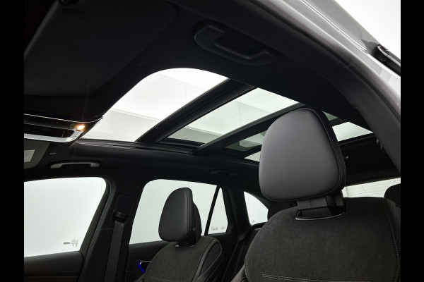 Mercedes-Benz GLC 300e 4MATIC Business Solution AMG | Advanced plus | Nightpakket | Parkeerpakket | Trekhaak | Treeplanken in aluminiumlook | Middenconsole metaalstructuur | Panoramaschuifdak | 20 inch vijfspaaks lichtmetalen AMG-velgen |