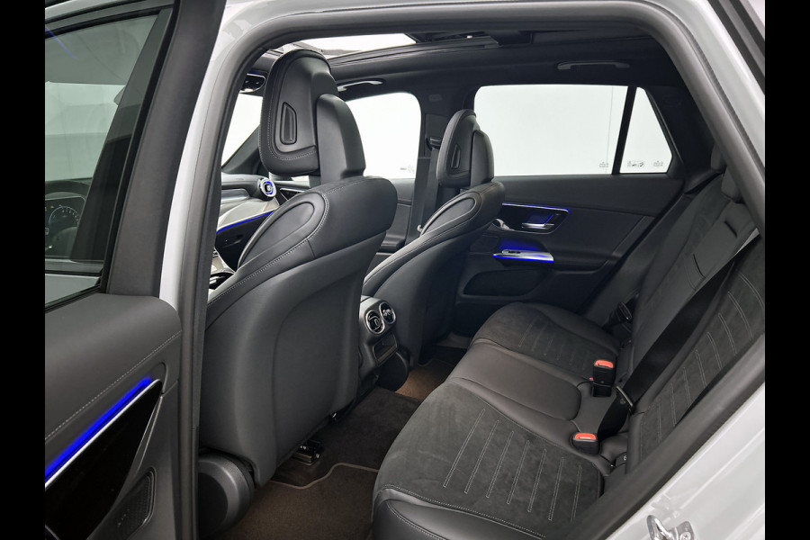 Mercedes-Benz GLC 300e 4MATIC Business Solution AMG | Advanced plus | Nightpakket | Parkeerpakket | Trekhaak | Treeplanken in aluminiumlook | Middenconsole metaalstructuur | Panoramaschuifdak | 20 inch vijfspaaks lichtmetalen AMG-velgen |