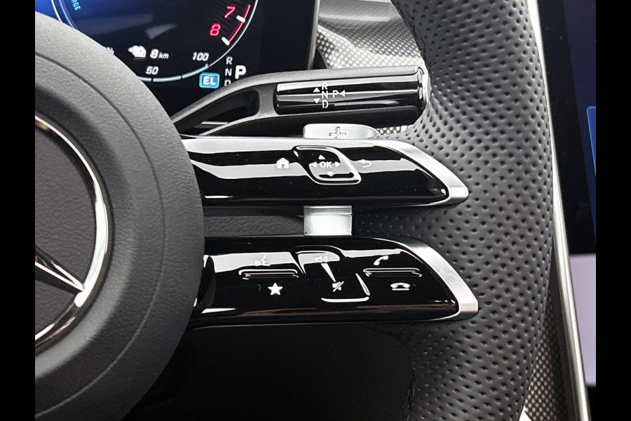 Mercedes-Benz GLC 300e 4MATIC Business Solution AMG | Advanced plus | Nightpakket | Parkeerpakket | Trekhaak | Treeplanken in aluminiumlook | Middenconsole metaalstructuur | Panoramaschuifdak | 20 inch vijfspaaks lichtmetalen AMG-velgen |