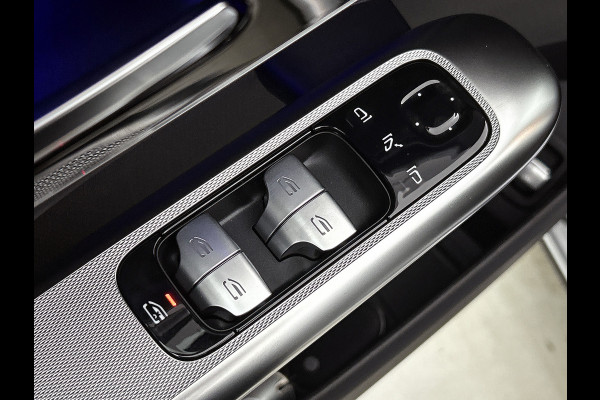 Mercedes-Benz GLC 300e 4MATIC Business Solution AMG | Advanced plus | Nightpakket | Parkeerpakket | Trekhaak | Treeplanken in aluminiumlook | Middenconsole metaalstructuur | Panoramaschuifdak | 20 inch vijfspaaks lichtmetalen AMG-velgen |