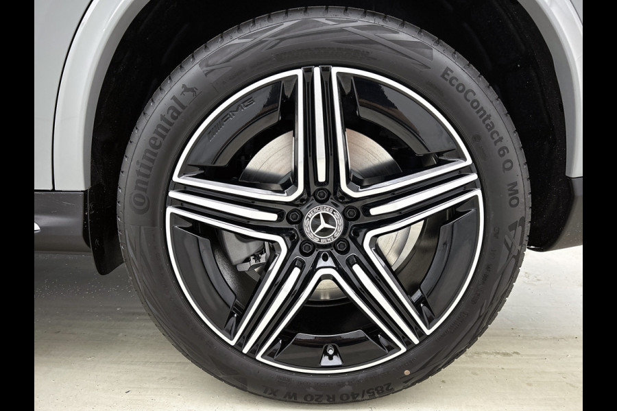 Mercedes-Benz GLC 300e 4MATIC Business Solution AMG | Advanced plus | Nightpakket | Parkeerpakket | Trekhaak | Treeplanken in aluminiumlook | Middenconsole metaalstructuur | Panoramaschuifdak | 20 inch vijfspaaks lichtmetalen AMG-velgen |