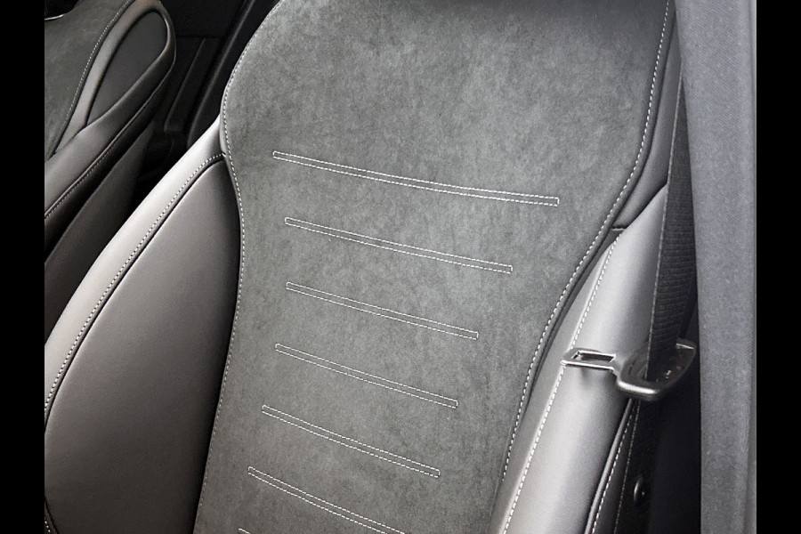 Mercedes-Benz GLC 300e 4MATIC Business Solution AMG | Advanced plus | Nightpakket | Parkeerpakket | Trekhaak | Treeplanken in aluminiumlook | Middenconsole metaalstructuur | Panoramaschuifdak | 20 inch vijfspaaks lichtmetalen AMG-velgen |