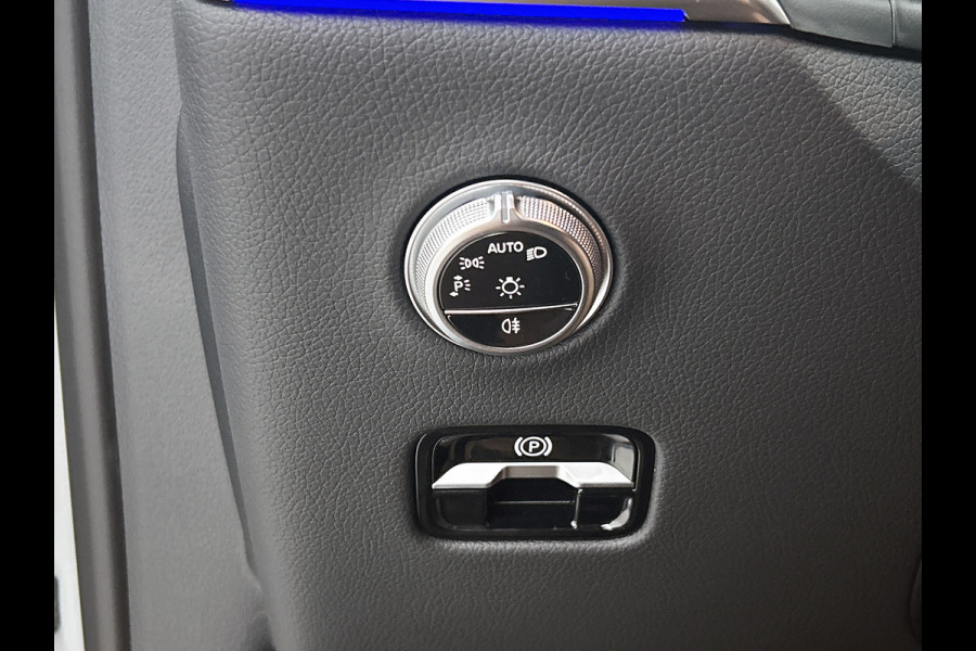 Mercedes-Benz GLC 300e 4MATIC Business Solution AMG | Advanced plus | Nightpakket | Parkeerpakket | Trekhaak | Treeplanken in aluminiumlook | Middenconsole metaalstructuur | Panoramaschuifdak | 20 inch vijfspaaks lichtmetalen AMG-velgen |