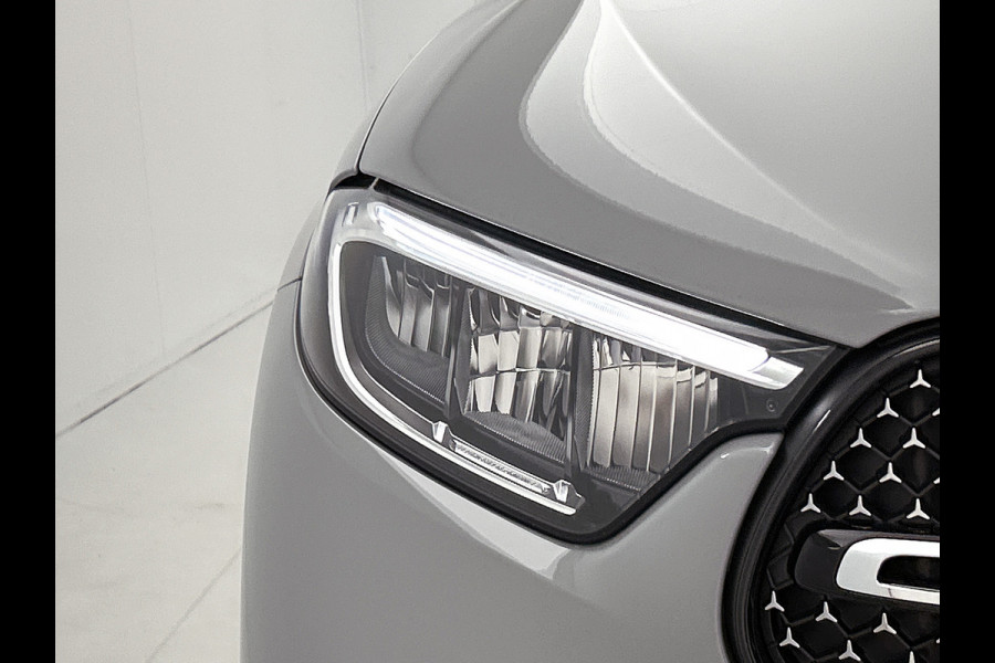 Mercedes-Benz GLC 300e 4MATIC Business Solution AMG | Advanced plus | Nightpakket | Parkeerpakket | Trekhaak | Treeplanken in aluminiumlook | Middenconsole metaalstructuur | Panoramaschuifdak | 20 inch vijfspaaks lichtmetalen AMG-velgen |