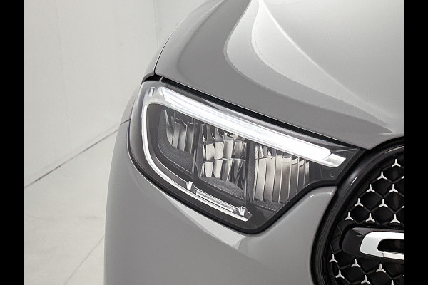 Mercedes-Benz GLC 300e 4MATIC Business Solution AMG | Advanced plus | Nightpakket | Parkeerpakket | Trekhaak | Treeplanken in aluminiumlook | Middenconsole metaalstructuur | Panoramaschuifdak | 20 inch vijfspaaks lichtmetalen AMG-velgen |