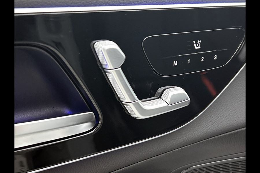 Mercedes-Benz GLC 300e 4MATIC Business Solution AMG | Advanced plus | Nightpakket | Parkeerpakket | Trekhaak | Treeplanken in aluminiumlook | Middenconsole metaalstructuur | Panoramaschuifdak | 20 inch vijfspaaks lichtmetalen AMG-velgen |