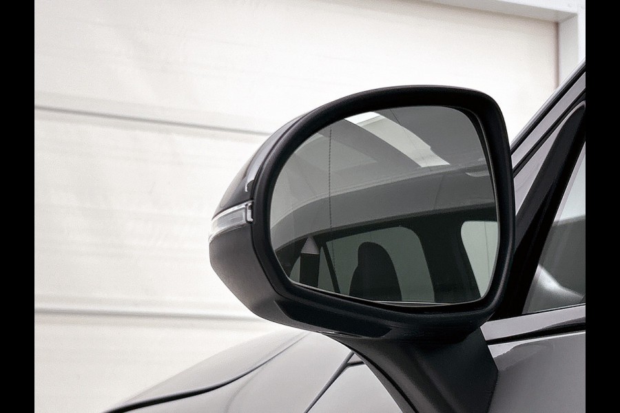 Mercedes-Benz GLC 300e 4MATIC Business Solution AMG | Advanced plus | Nightpakket | Parkeerpakket | Trekhaak | Treeplanken in aluminiumlook | Middenconsole metaalstructuur | Panoramaschuifdak | 20 inch vijfspaaks lichtmetalen AMG-velgen |
