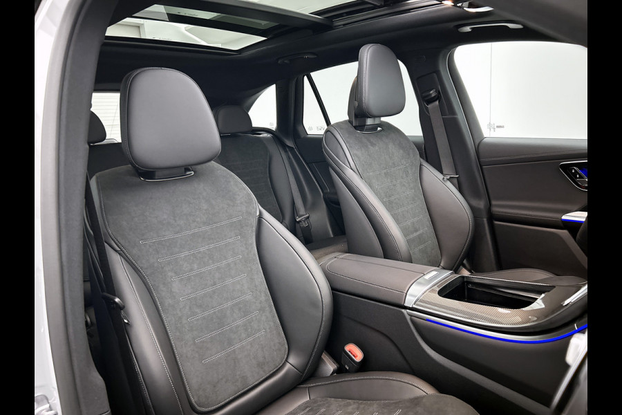 Mercedes-Benz GLC 300e 4MATIC Business Solution AMG | Advanced plus | Nightpakket | Parkeerpakket | Trekhaak | Treeplanken in aluminiumlook | Middenconsole metaalstructuur | Panoramaschuifdak | 20 inch vijfspaaks lichtmetalen AMG-velgen |