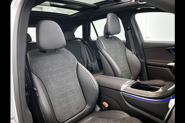 Mercedes-Benz GLC 300e 4MATIC Business Solution AMG | Advanced plus | Nightpakket | Parkeerpakket | Trekhaak | Treeplanken in aluminiumlook | Middenconsole metaalstructuur | Panoramaschuifdak | 20 inch vijfspaaks lichtmetalen AMG-velgen |