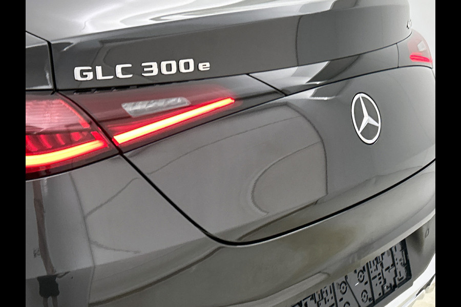 Mercedes-Benz GLC Coupé 300e 4MATIC Business Solution AMG | Advanced plus | Parkeerpakket met achteruitcamera | 19” vijfspaaks lichtmetalen AMG-velgen | URBAN GUARD Plus | Sierdelen ruitlook zilvergrijs | Warmtewerend, donkergetint glas |