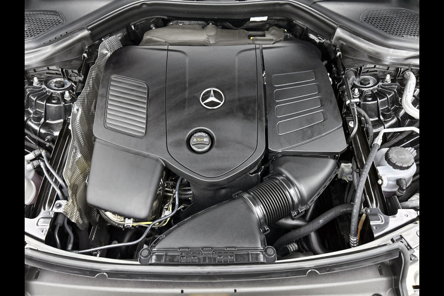 Mercedes-Benz GLC Coupé 300e 4MATIC Business Solution AMG | Advanced plus | Parkeerpakket met achteruitcamera | 19” vijfspaaks lichtmetalen AMG-velgen | URBAN GUARD Plus | Sierdelen ruitlook zilvergrijs | Warmtewerend, donkergetint glas |
