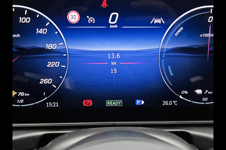 Mercedes-Benz C-Klasse 300 e 140 Years Edition | Premium Plus | Nightpakket | Trekhaak  | Middenconsole metaalstructuur | Panoramaschuifdak | 360° camera | Sfeerverlichting | Sierdelen metaalstructuur | Smartphone-integratie |