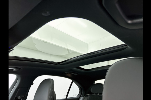 Mercedes-Benz C-Klasse 300 e 140 Years Edition | Premium Plus | Nightpakket | Trekhaak  | Middenconsole metaalstructuur | Panoramaschuifdak | 360° camera | Sfeerverlichting | Sierdelen metaalstructuur | Smartphone-integratie |