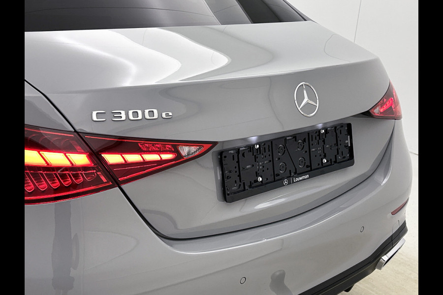 Mercedes-Benz C-Klasse 300 e 140 Years Edition | Premium Plus | Nightpakket | Trekhaak  | Middenconsole metaalstructuur | Panoramaschuifdak | 360° camera | Sfeerverlichting | Sierdelen metaalstructuur | Smartphone-integratie |