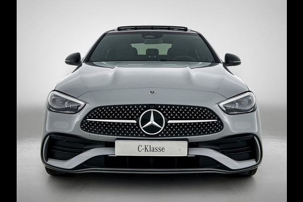 Mercedes-Benz C-Klasse 300 e 140 Years Edition | Premium Plus | Nightpakket | Trekhaak  | Middenconsole metaalstructuur | Panoramaschuifdak | 360° camera | Sfeerverlichting | Sierdelen metaalstructuur | Smartphone-integratie |