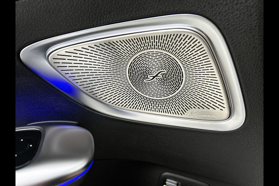 Mercedes-Benz C-Klasse 300 e 140 Years Edition | Premium Plus | Nightpakket | Trekhaak  | Middenconsole metaalstructuur | Panoramaschuifdak | 360° camera | Sfeerverlichting | Sierdelen metaalstructuur | Smartphone-integratie |