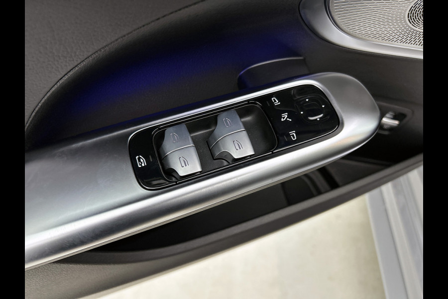 Mercedes-Benz C-Klasse 300 e 140 Years Edition | Premium Plus | Nightpakket | Trekhaak  | Middenconsole metaalstructuur | Panoramaschuifdak | 360° camera | Sfeerverlichting | Sierdelen metaalstructuur | Smartphone-integratie |
