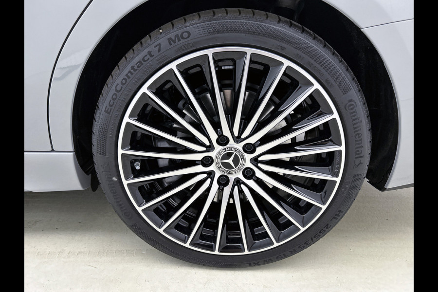 Mercedes-Benz C-Klasse 300 e 140 Years Edition | Premium Plus | Nightpakket | Trekhaak  | Middenconsole metaalstructuur | Panoramaschuifdak | 360° camera | Sfeerverlichting | Sierdelen metaalstructuur | Smartphone-integratie |