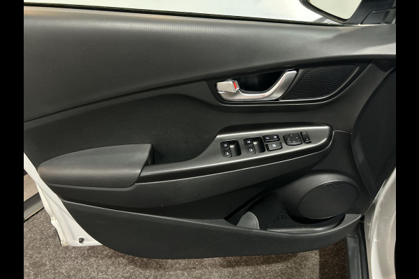 Hyundai Kona EV Comfort 39 kWh SOH 95,2% | Verwarmde stoelen | Digitaal dashboard | Warmtepomp | Navigatie
