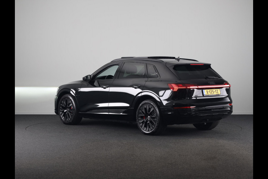 Audi Q8 e-tron 55 quattro Advanced Edition Plus 115 kWh 408pk | Panoramadak | Stoeverwarming voor en achter | Head ip Display | Pack Tour | Pack City