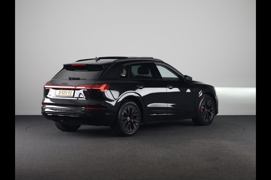 Audi Q8 e-tron 55 quattro Advanced Edition Plus 115 kWh 408pk | Panoramadak | Stoeverwarming voor en achter | Head ip Display | Pack Tour | Pack City